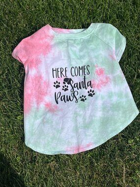 Pet 'Here Comes Santa Paws' Red & Green Random Tie-Dye T-Shirt